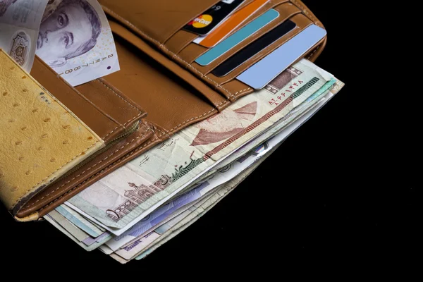 Lederen portefeuille met geld, korting en credit cards — Stockfoto