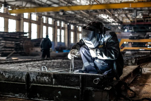 Киев, Украина - 27 января 2016 г.: Старый завод по производству бетона — стоковое фото