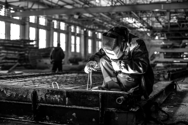 Киев, Украина - 27 января 2016 г.: Старый завод по производству бетона — стоковое фото