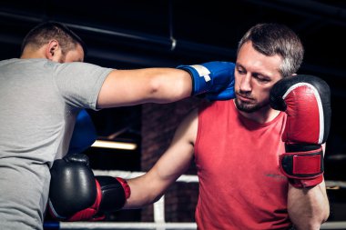 Ringde iki sporcular tartıştım