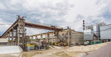 Kiev, Ukrayna - 20 Mayıs 2016: Eski fabrika beton üretimi için.