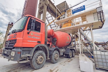 Kiev, Ukrayna - 20 Mayıs 2016: Eski fabrika beton üretimi için.