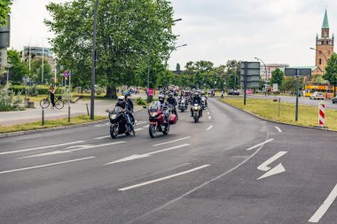 Berlin, Almanya - 28 Mayıs 2016: Berlin motosiklet geçit törenine violance karşı