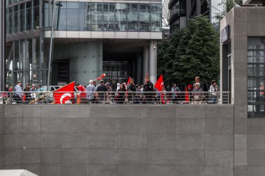 Berlin, Almanya - 28 Mayıs 2016: Türk grupları protesto oy Ermeni Soykırımı.