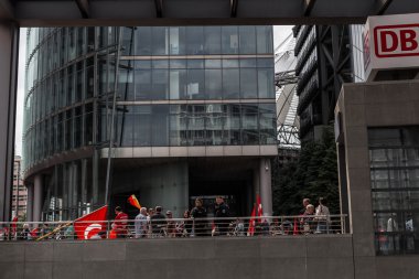 Berlin, Almanya - 28 Mayıs 2016: Türk grupları protesto oy Ermeni Soykırımı.