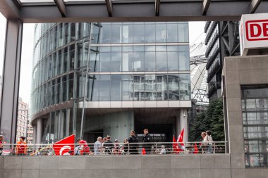Berlin, Almanya - 28 Mayıs 2016: Türk grupları protesto oy Ermeni Soykırımı.