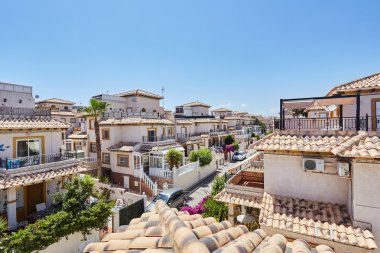 Orihuela, İspanya - 15 Haziran 2016: turist İspanya denize yakın daire
