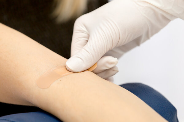 Заплатка на руке после взятия крови из вены
