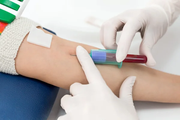 Krevní test ze žíly — Stock fotografie