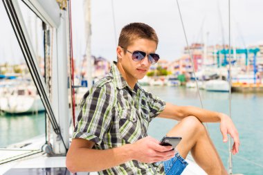 Sakal gemici yat üzerinde bağlantı noktası