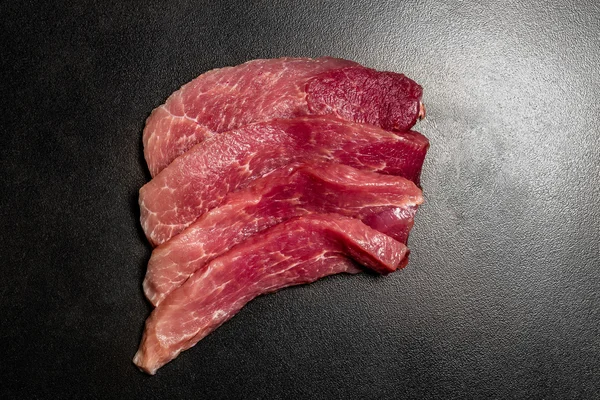 Vista aérea de trozos de carne fresca cruda — Foto de Stock