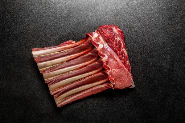 Costillas de repuesto frescas de carne cruda — Foto de Stock