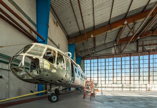 Demonte helikopter onarım stand hangarda