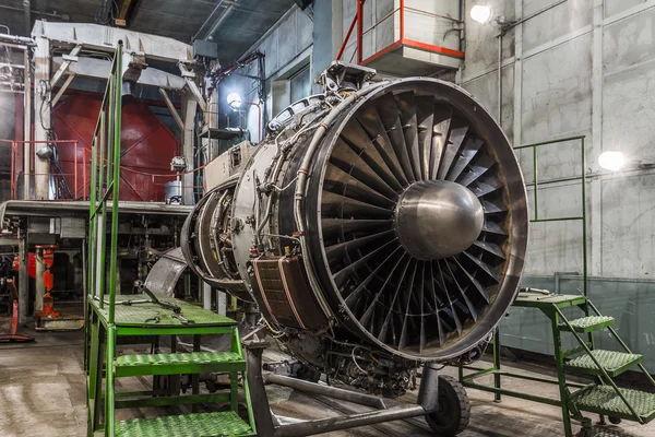 Airplane gas turbine engine detail in hangar — Stock Photo, Image