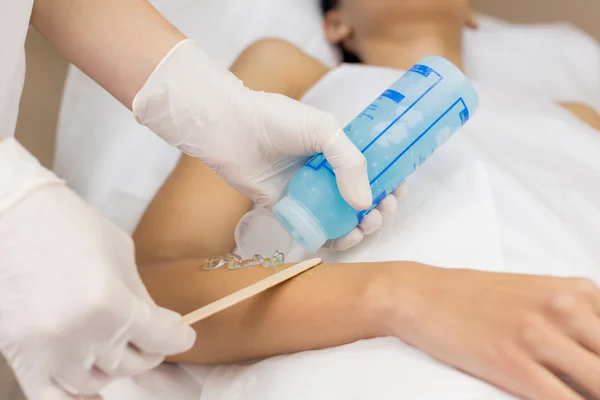 Beautician apply cooling gel for hair removal — 스톡 사진