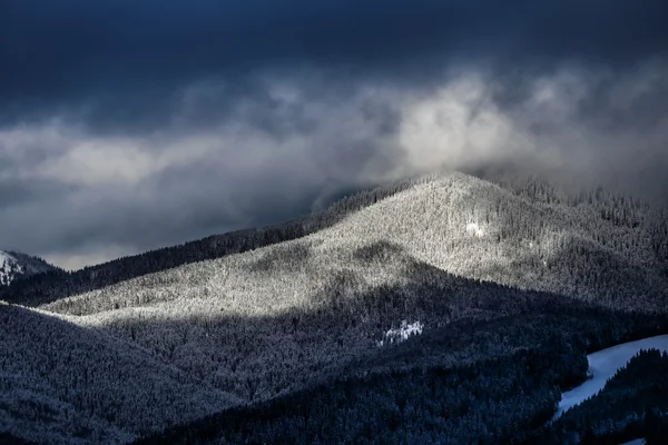 산에서 환상적인 겨울 풍경 — 스톡 사진
