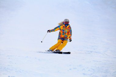 Kayakçı maskesi hızlı yamaç Kayak sırasında slaytlar