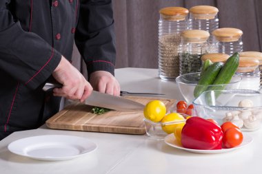 Şef Yeşiller keser