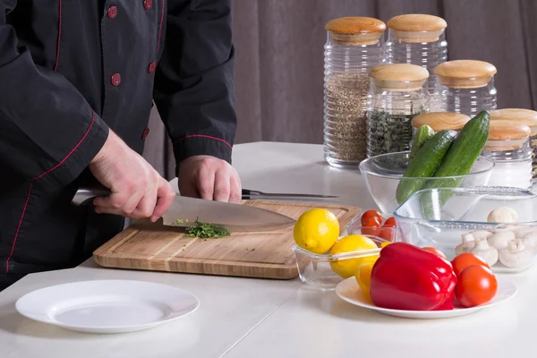 Şef Yeşiller keser