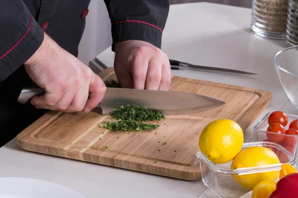 Şef Yeşiller keser