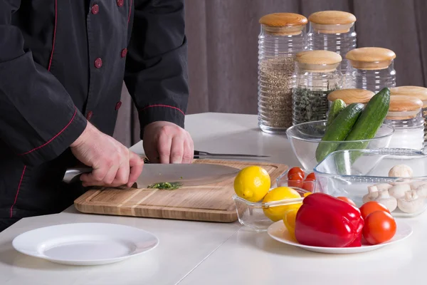 Şef Yeşiller keser