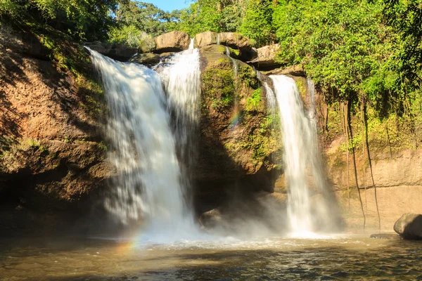 Ein schöner Wasserfall — Stockfoto