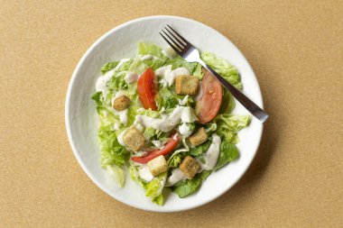 taze Sezar salatası