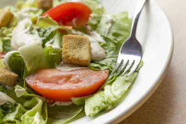 taze Sezar salatası