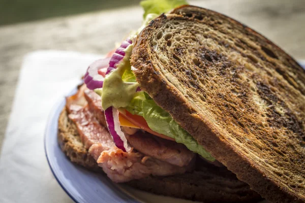 Rustik Jambonlu sandviç — Stok fotoğraf