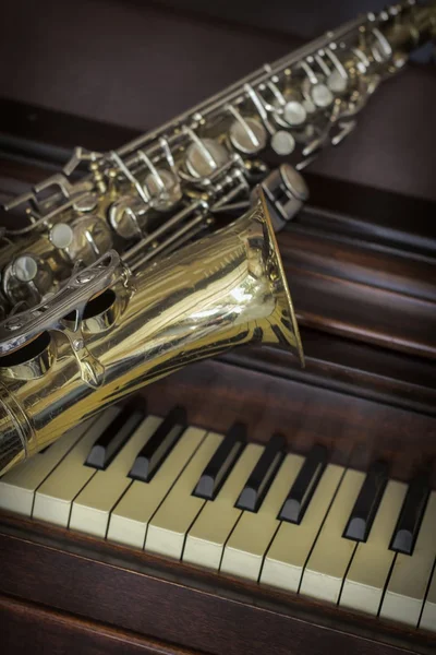 Starý saxofon Piano — Stock fotografie