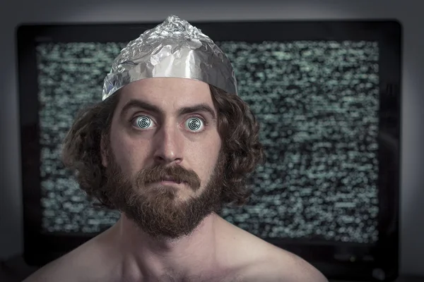 Adam televizyon hipnotize