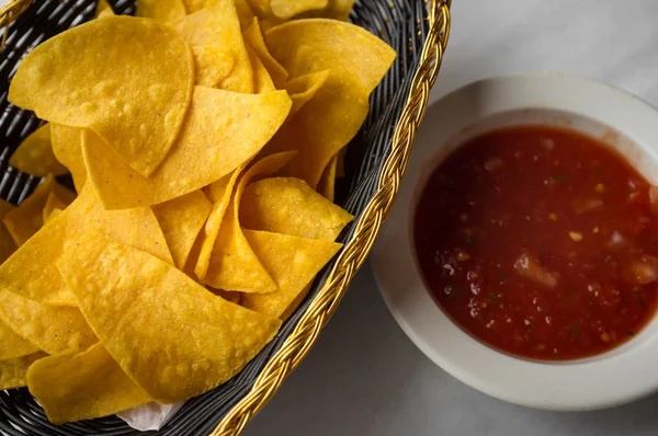 Salsa de chips de tortilla — Foto de Stock