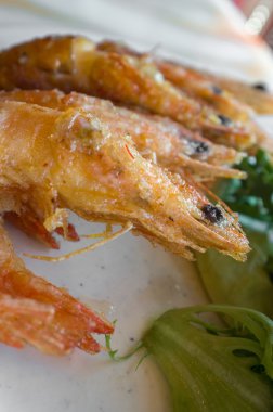 Bütün kızarmış karides