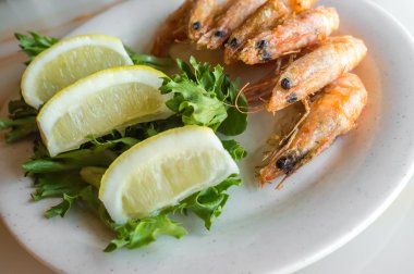 Bütün kızarmış karides