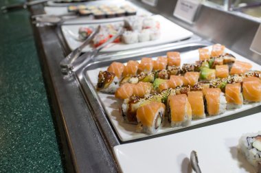 Sushi büfesi tabağı