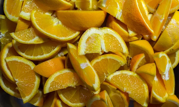 Dilimlenmiş portakallar yığını — Stok fotoğraf