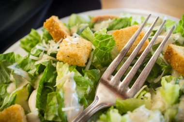 taze Sezar salatası