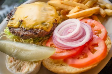 Çizburger patates turşu