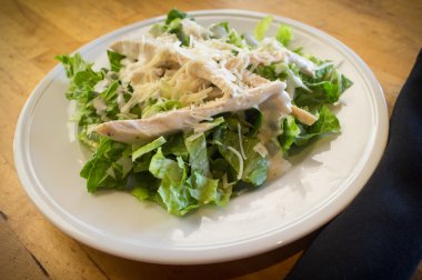 tavuklu Sezar salata