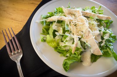 tavuklu Sezar salata