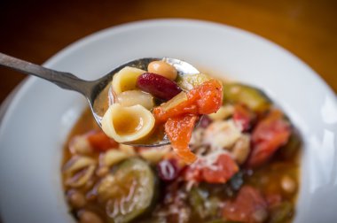 Sebzeli çorba vejetaryen çorbası