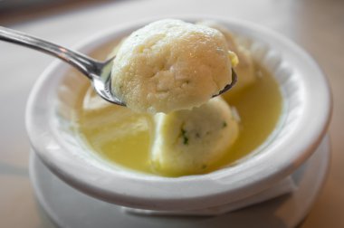 matzoh topu çorbası