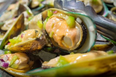 Buz üzerinde servis midye