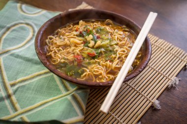 Baharatlı Ramen erişte çorbası