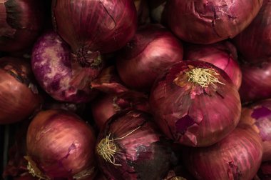 Organik kırmızı soğan