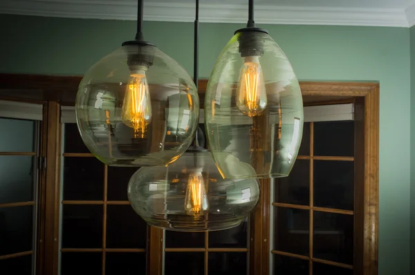 Opknoping Edison gloeilamp — Stockfoto