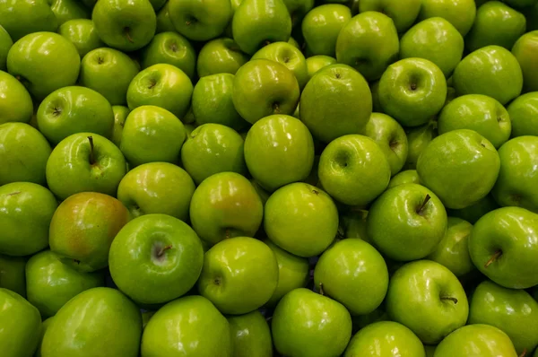 Manzanas verdes maduras — Foto de Stock