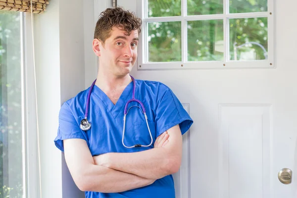 Erkek hemşire stetoskop — Stok fotoğraf
