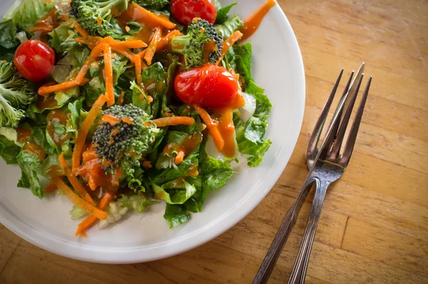 Biologische tuin salade — Stockfoto