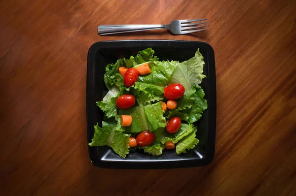 Insalata da giardino biologica — Foto Stock